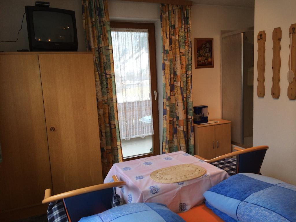 Haus Scholl Bed & Breakfast Nassereith Oda fotoğraf